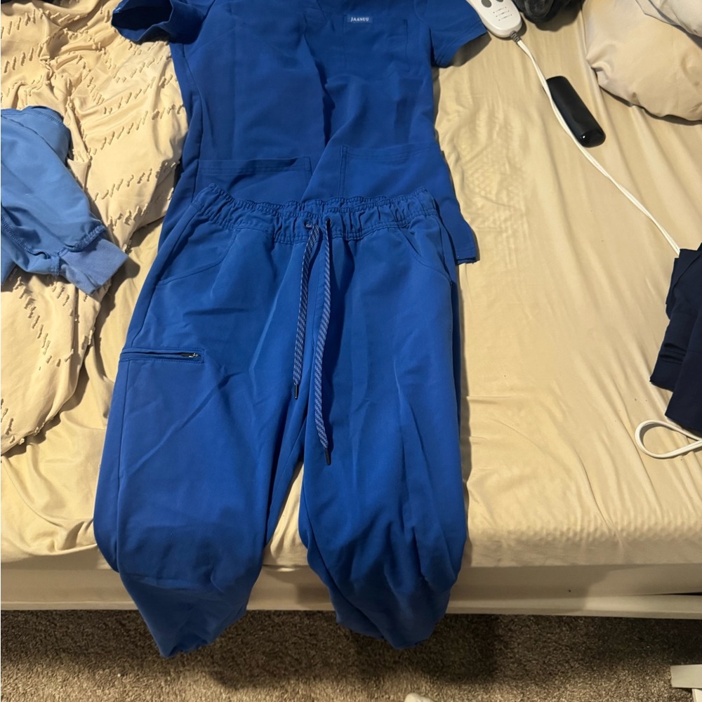 Jannu Royal Blue Scrub Set jogger